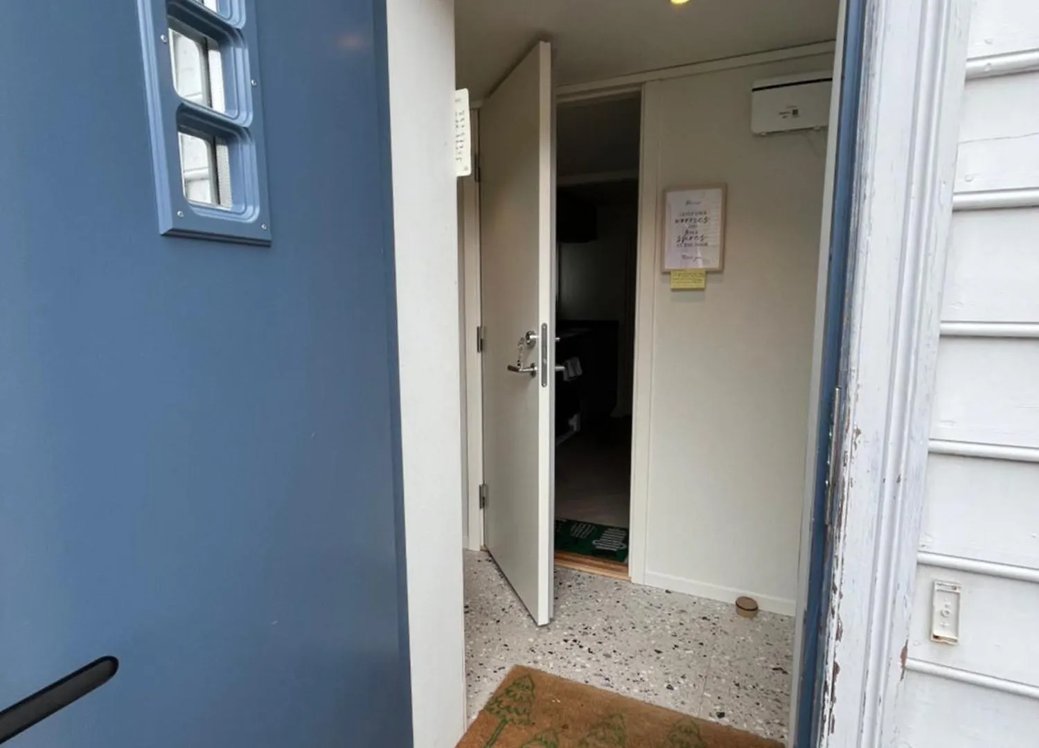 Entire Renovated Apartment From 1780 With Kitchen, Bath, Bedroom, And Living Room In Skuteviken