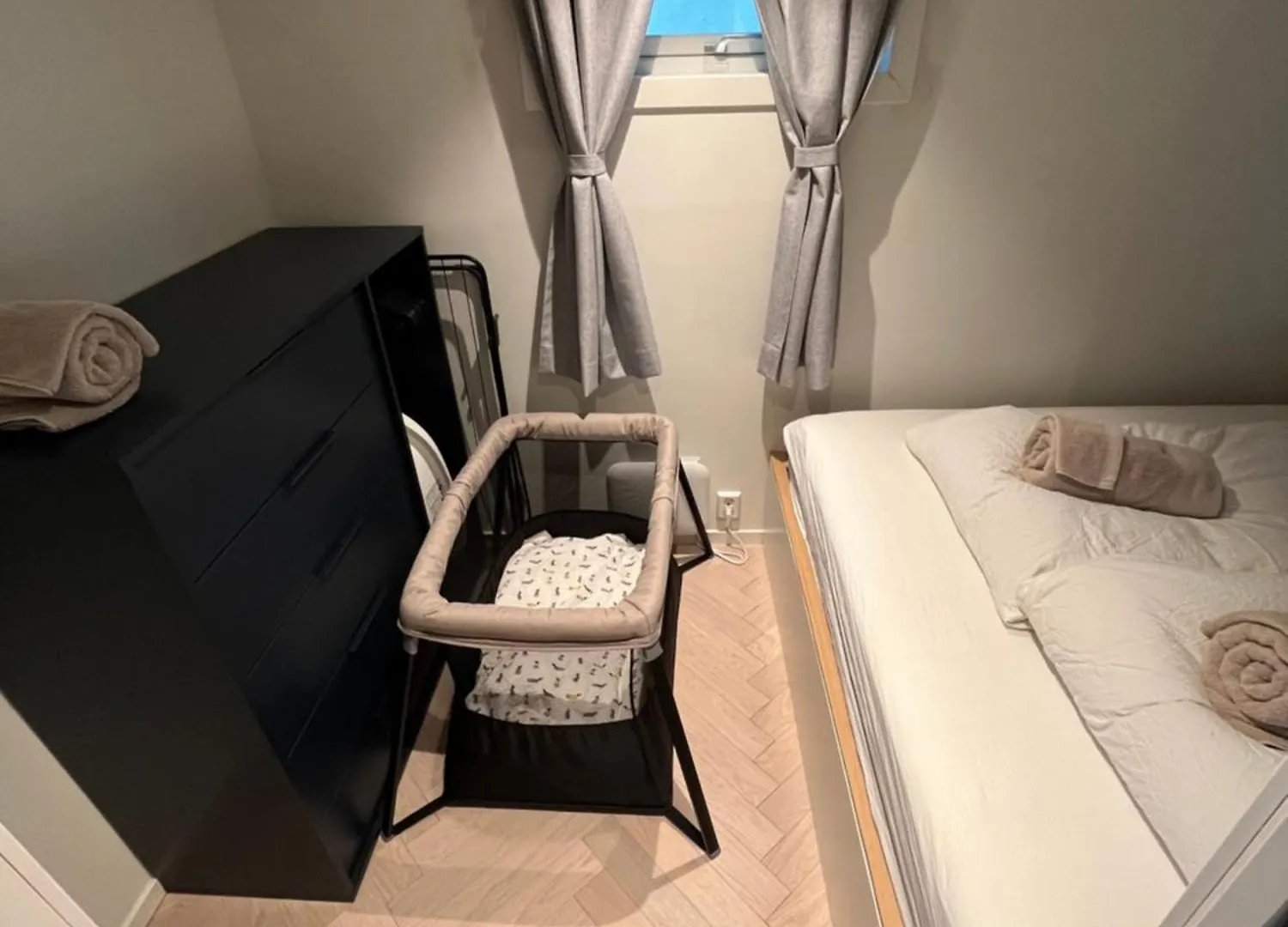 Entire Renovated Apartment From 1780 With Kitchen, Bath, Bedroom, And Living Room In Skuteviken ベルゲン
